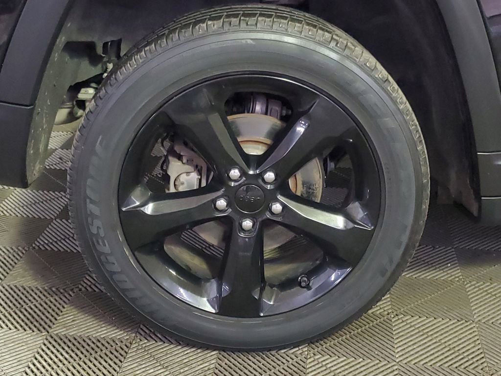 Used 2024 Jeep Grand Cherokee Altitude AWD/4WD image 8