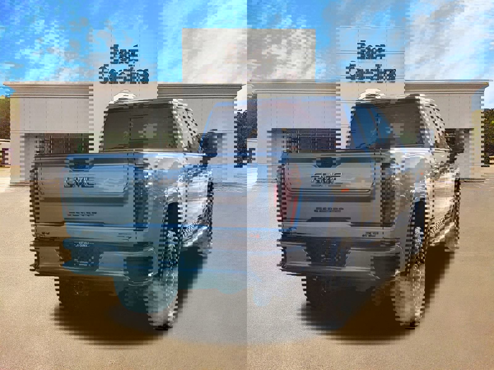 Used 2024 GMC Sierra 2500 AT4 w/ AT4 Premium Plus Package image 3