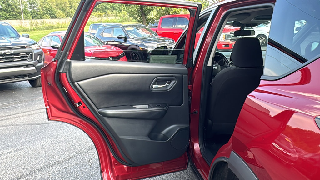 Used 2025 Nissan Rogue SV AWD/4WD image 27