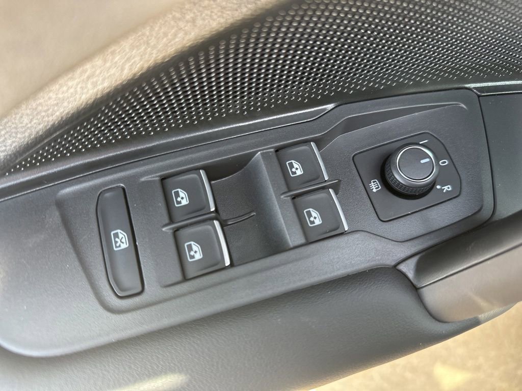 New 2026 Volkswagen Tiguan SE R-Line AWD/4WD image 11