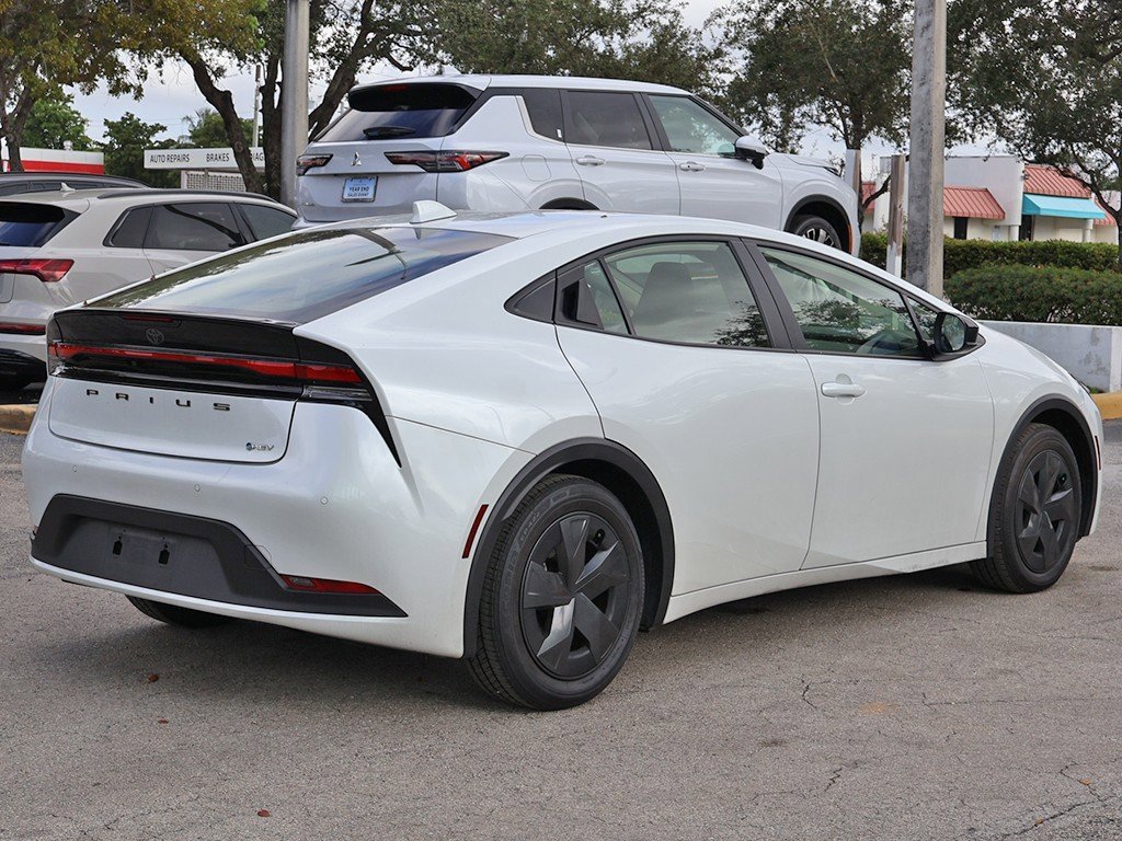 Used 2024 Toyota Prius LE image 8