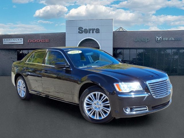Used 2014 Chrysler 300 AWD w/ Driver Convenience Group image 1