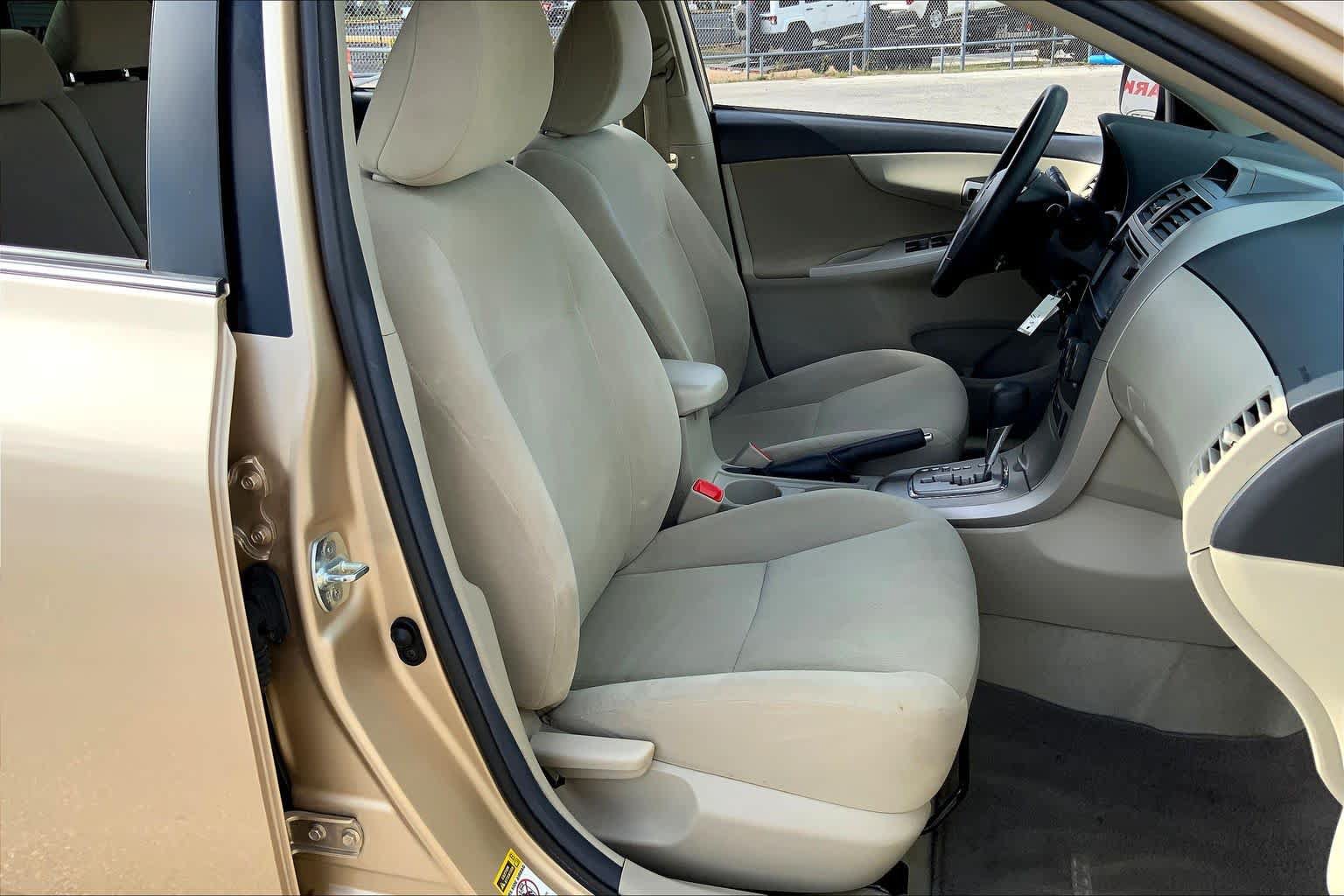 Used 2013 Toyota Corolla LE FWD image 9