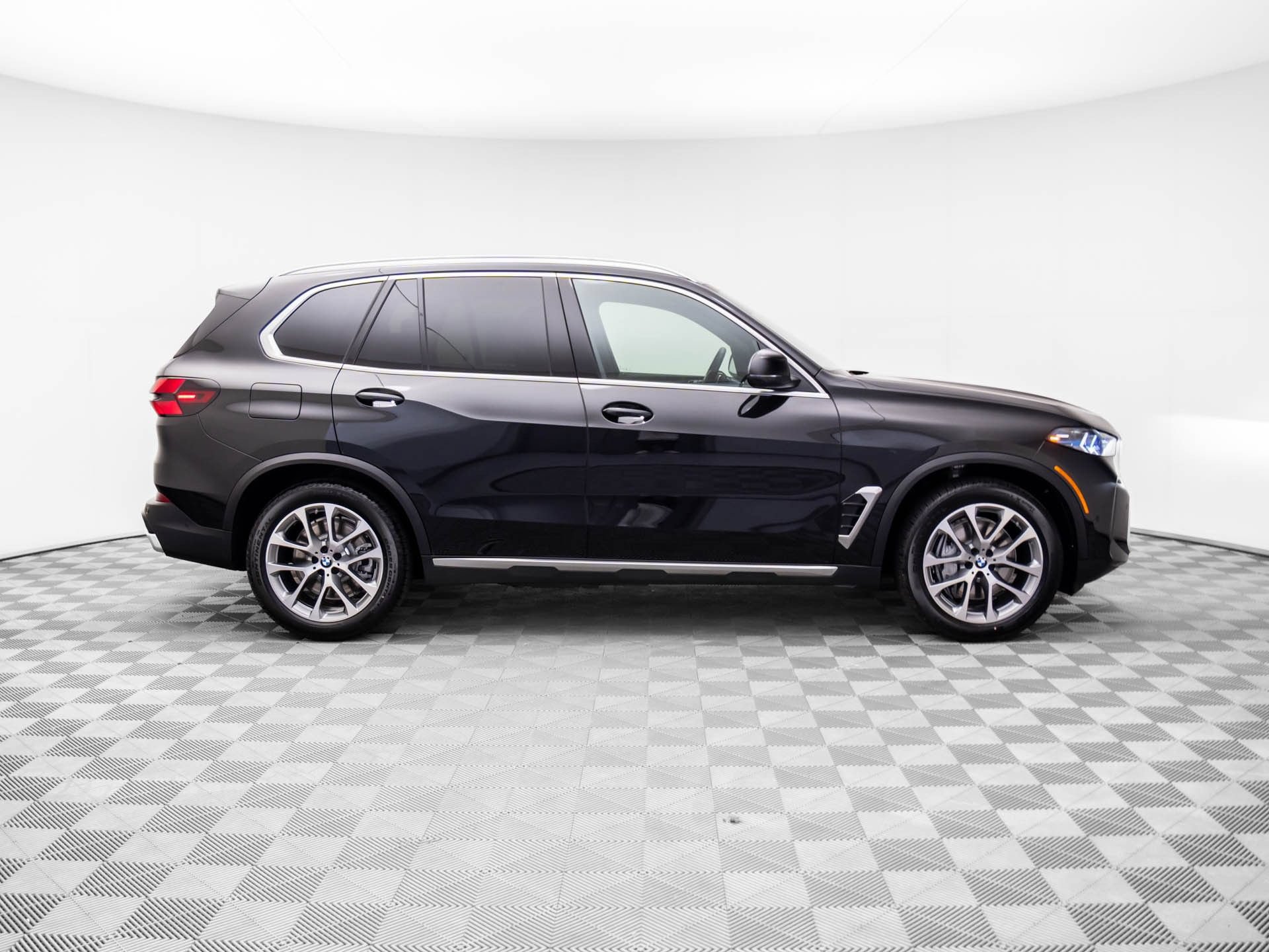 Used 2026 BMW X5 xDrive50e w/ Executive Package AWD/4WD image 7