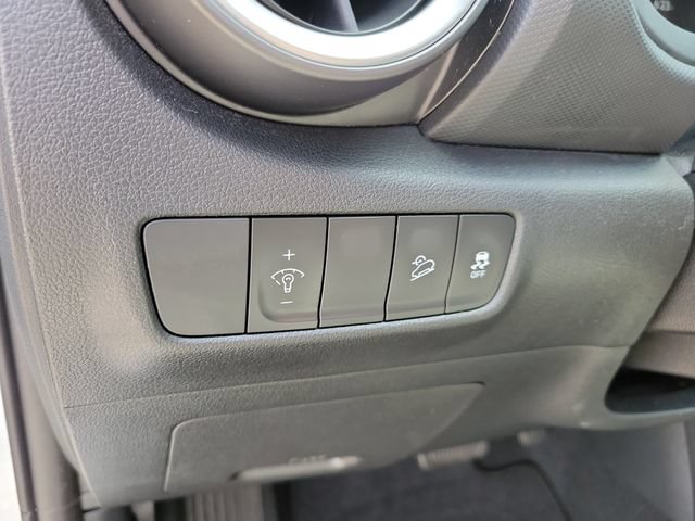 Used 2022 Hyundai Kona Limited AWD/4WD image 26