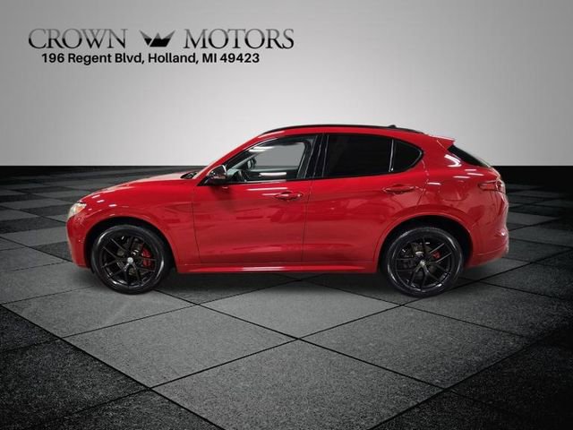 Used 2021 Alfa Romeo Stelvio Ti w/ Nero Edizione image 6