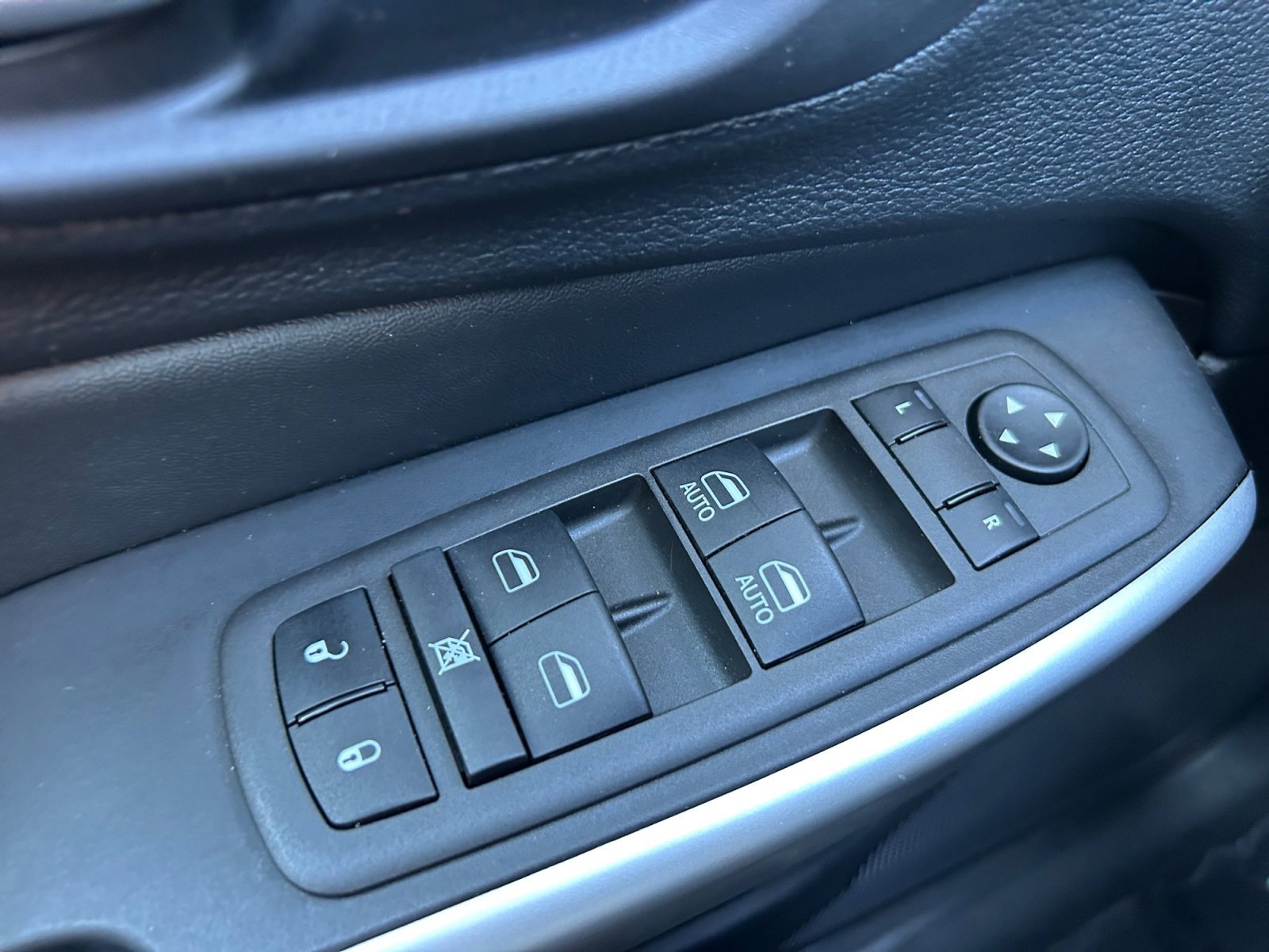 Used 2022 Jeep Cherokee Latitude AWD/4WD image 19