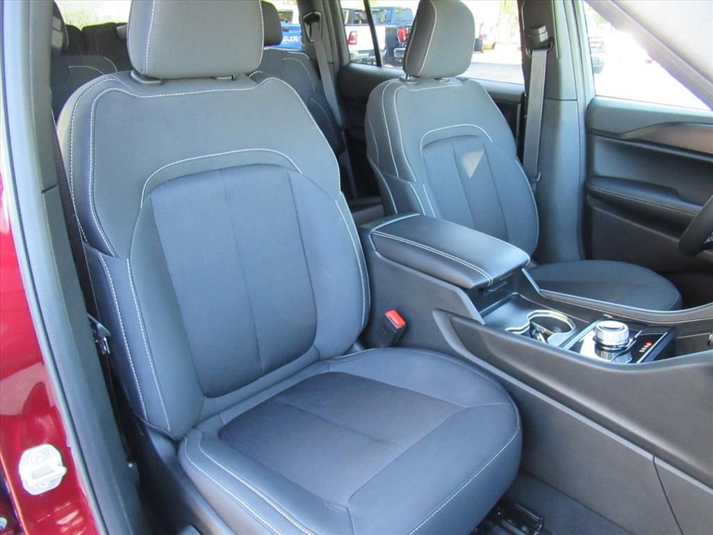 Used 2025 Jeep Grand Cherokee L Laredo w/ Luxury Tech Group I image 9