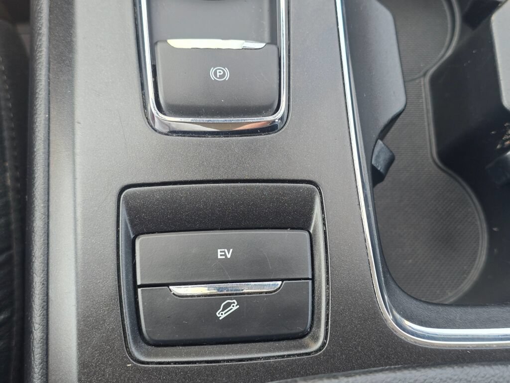 Used 2017 Ford Fusion Energi SE FWD image 37
