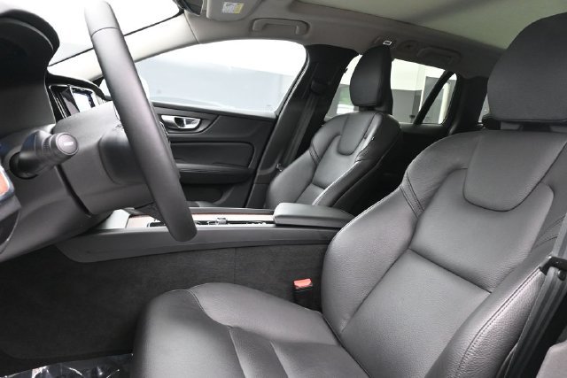 Used 2025 Volvo V60 B5 Cross Country Plus AWD/4WD image 10