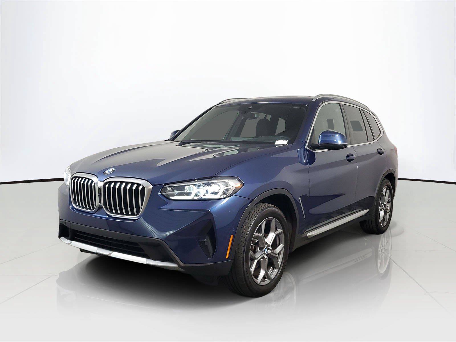 Used 2024 BMW X3 xDrive30i w/ Premium Package AWD/4WD image 3
