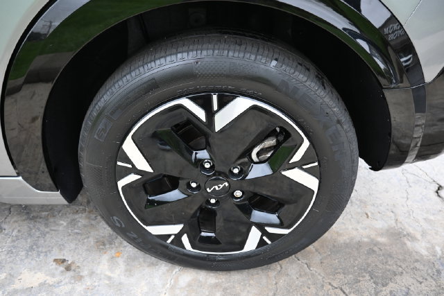 Used 2023 Kia Niro Wind w/ Wind Preserve Package FWD image 13