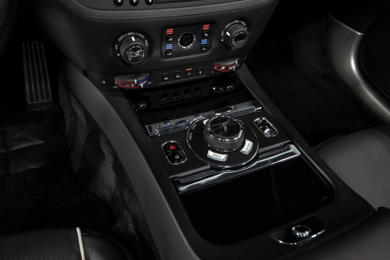 Used 2018 Rolls-Royce Dawn image 32