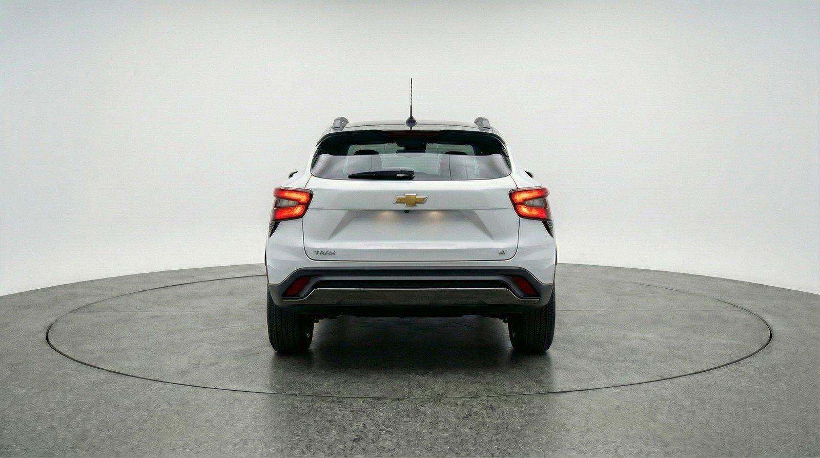 Used 2025 Chevrolet Trax LT FWD image 7