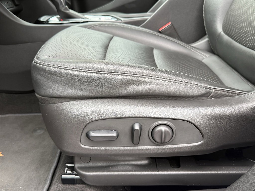 Used 2022 Buick Encore GX Essence w/ Experience Buick Package image 13