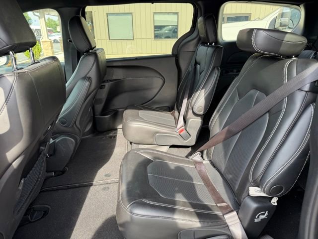 Used 2023 Chrysler Pacifica Touring-L w/ S Appearance Package FWD image 8