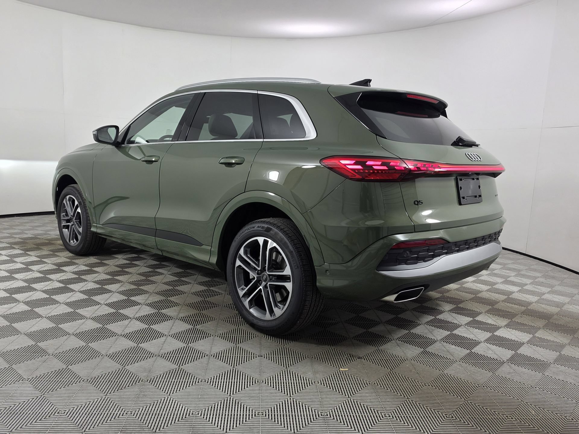 Certified 2025 Audi Q5 Premium w/ Convenience Package AWD/4WD image 5