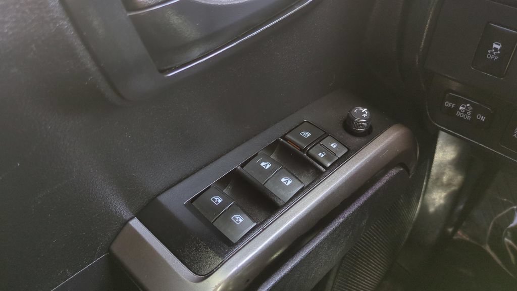 Used 2023 Toyota Tacoma SR5 RWD image 18