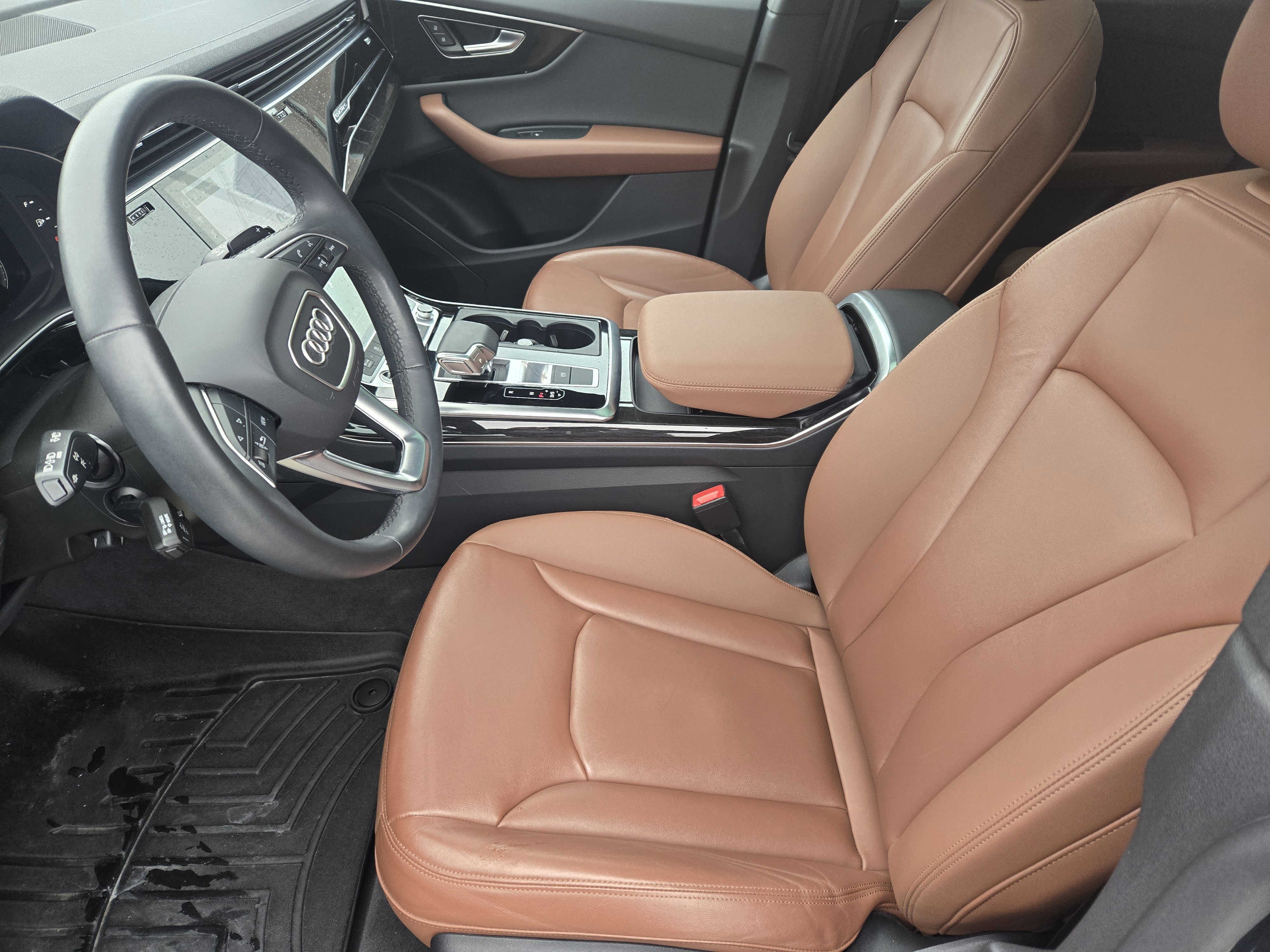 Used 2023 Audi Q8 Premium image 11