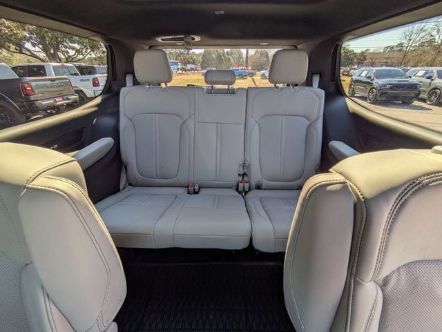 New 2026 Jeep Grand Wagoneer Summit AWD/4WD image 16