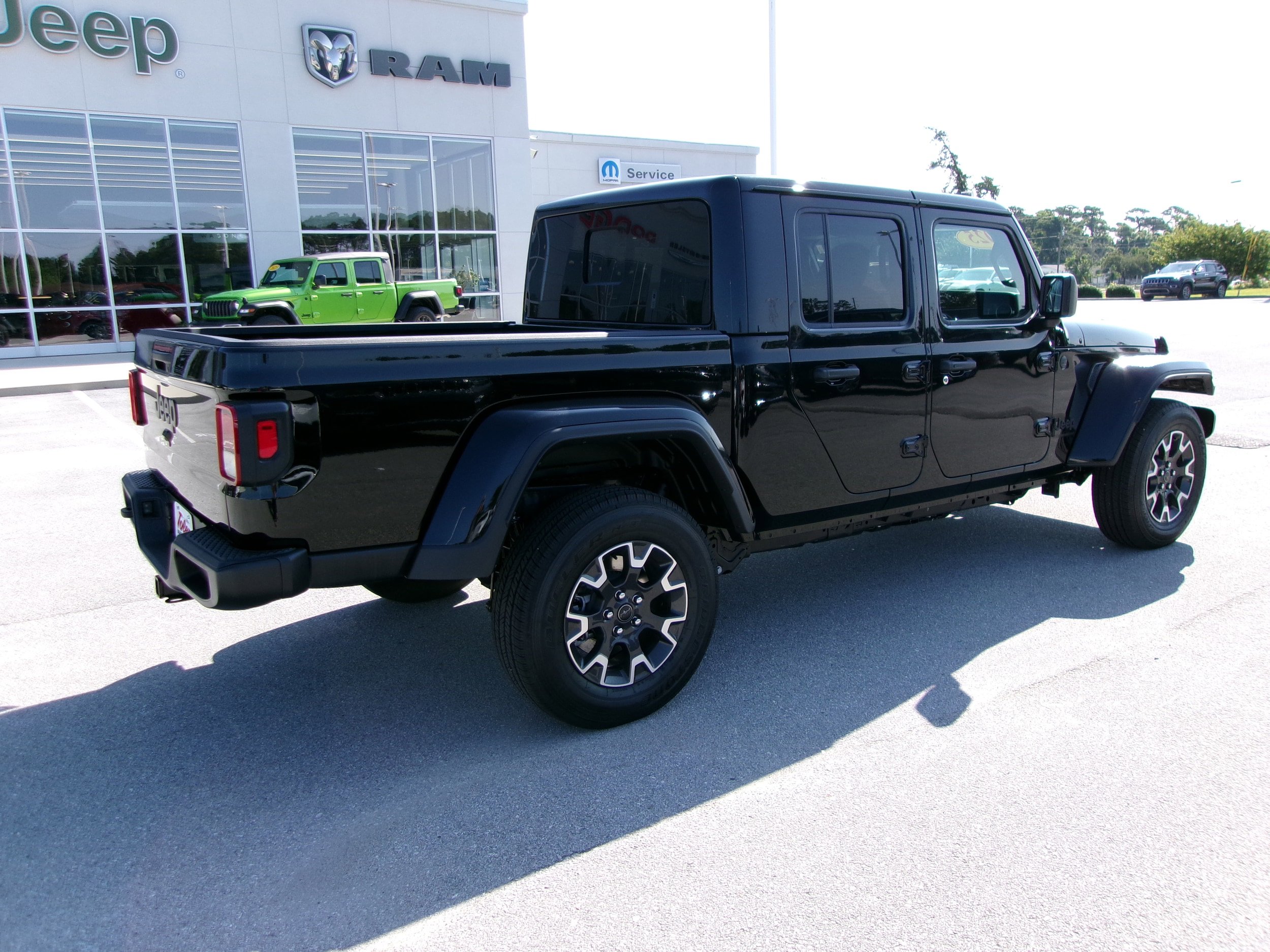 New 2025 Jeep Gladiator Sport w/ Premium Package image 4