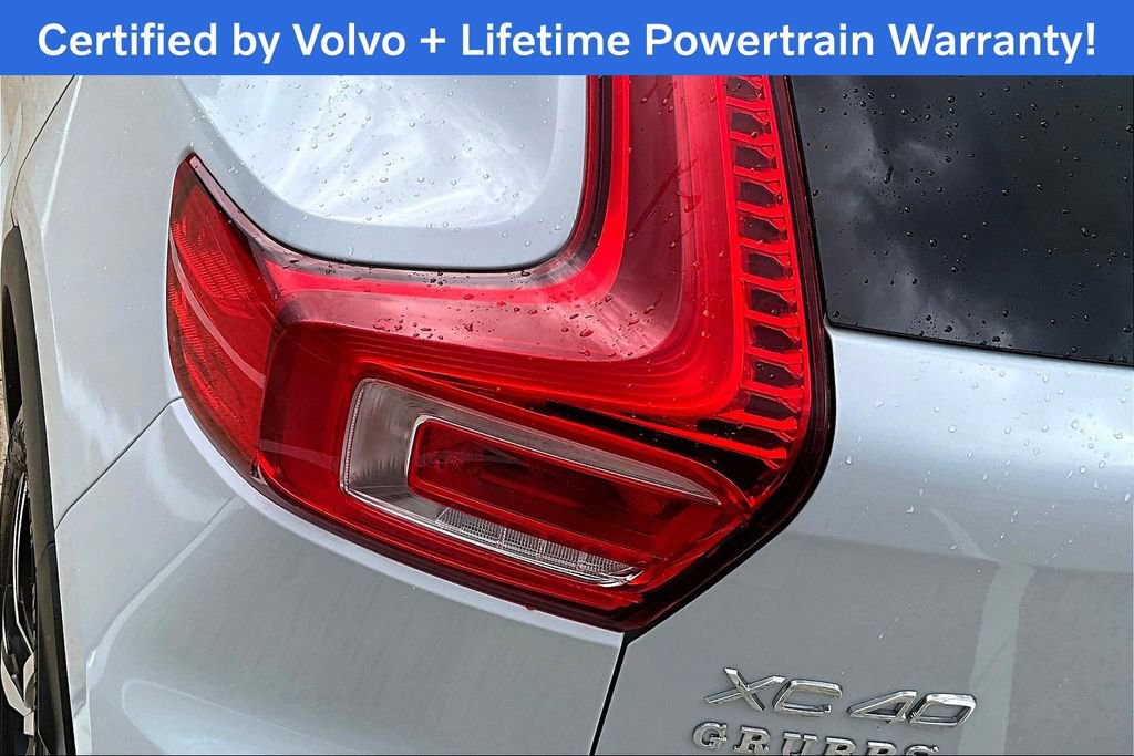 Used 2022 Volvo XC40 T5 R-Design image 39
