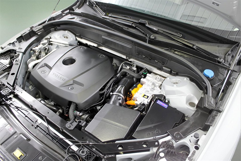 Certified 2025 Volvo XC60 T8 Ultra w/ Protection Package Premier image 34