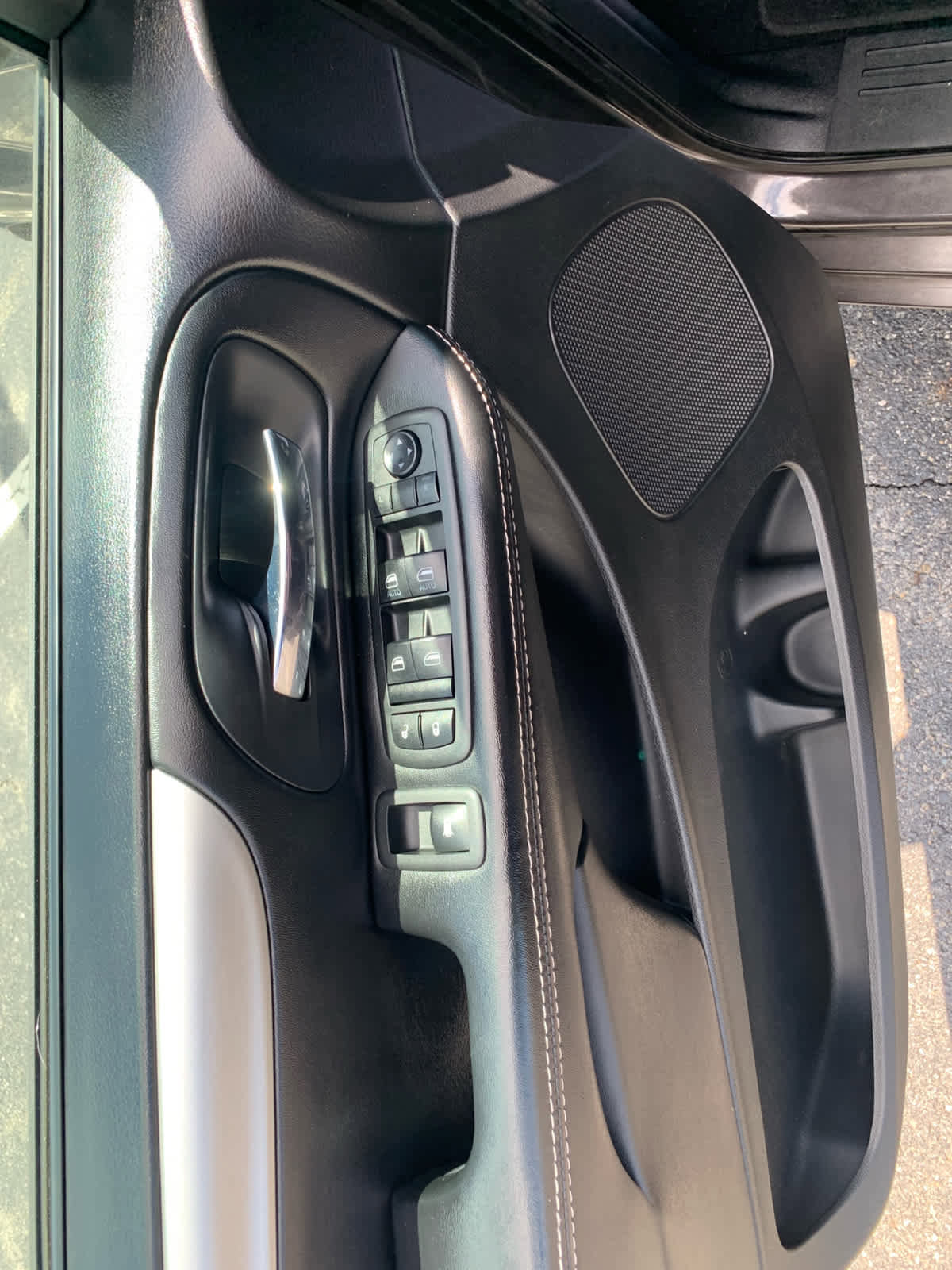 Used 2015 Dodge Grand Caravan SXT w/ Blacktop Package FWD image 13