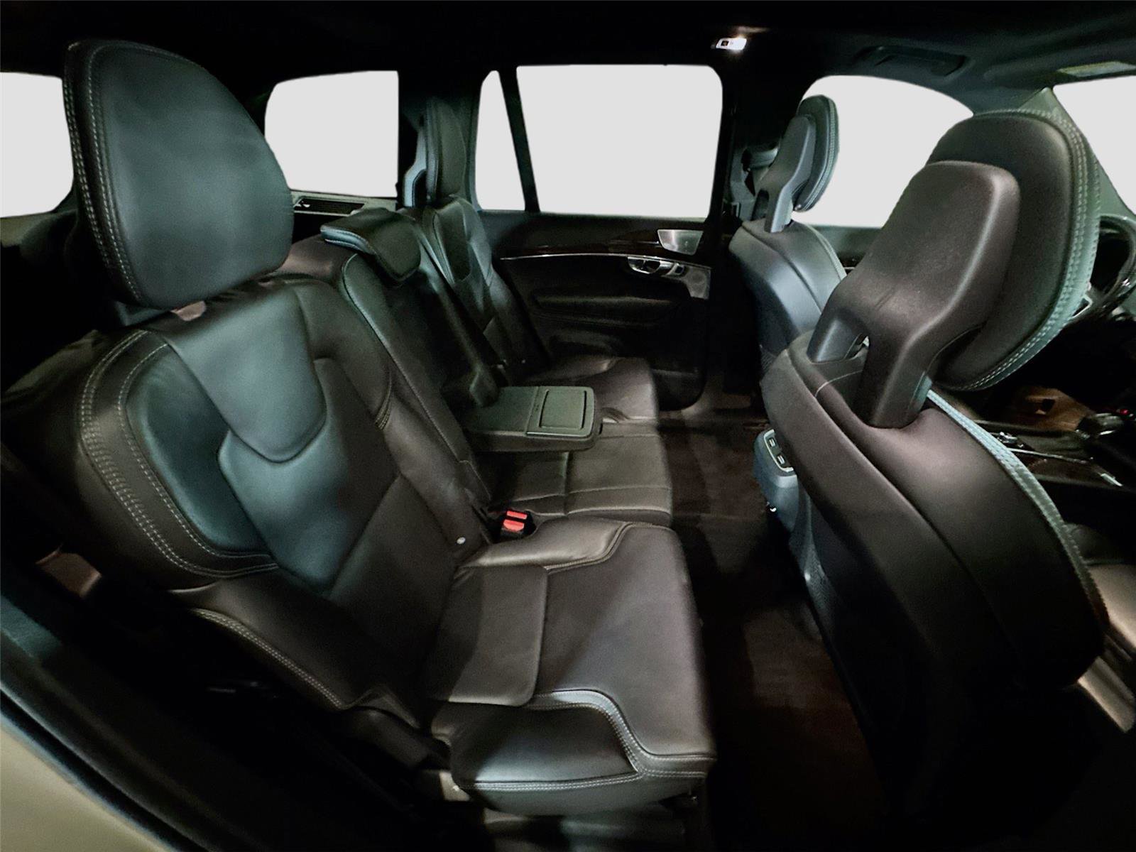 Used 2017 Volvo XC90 T6 Momentum w/ Vision Package image 22