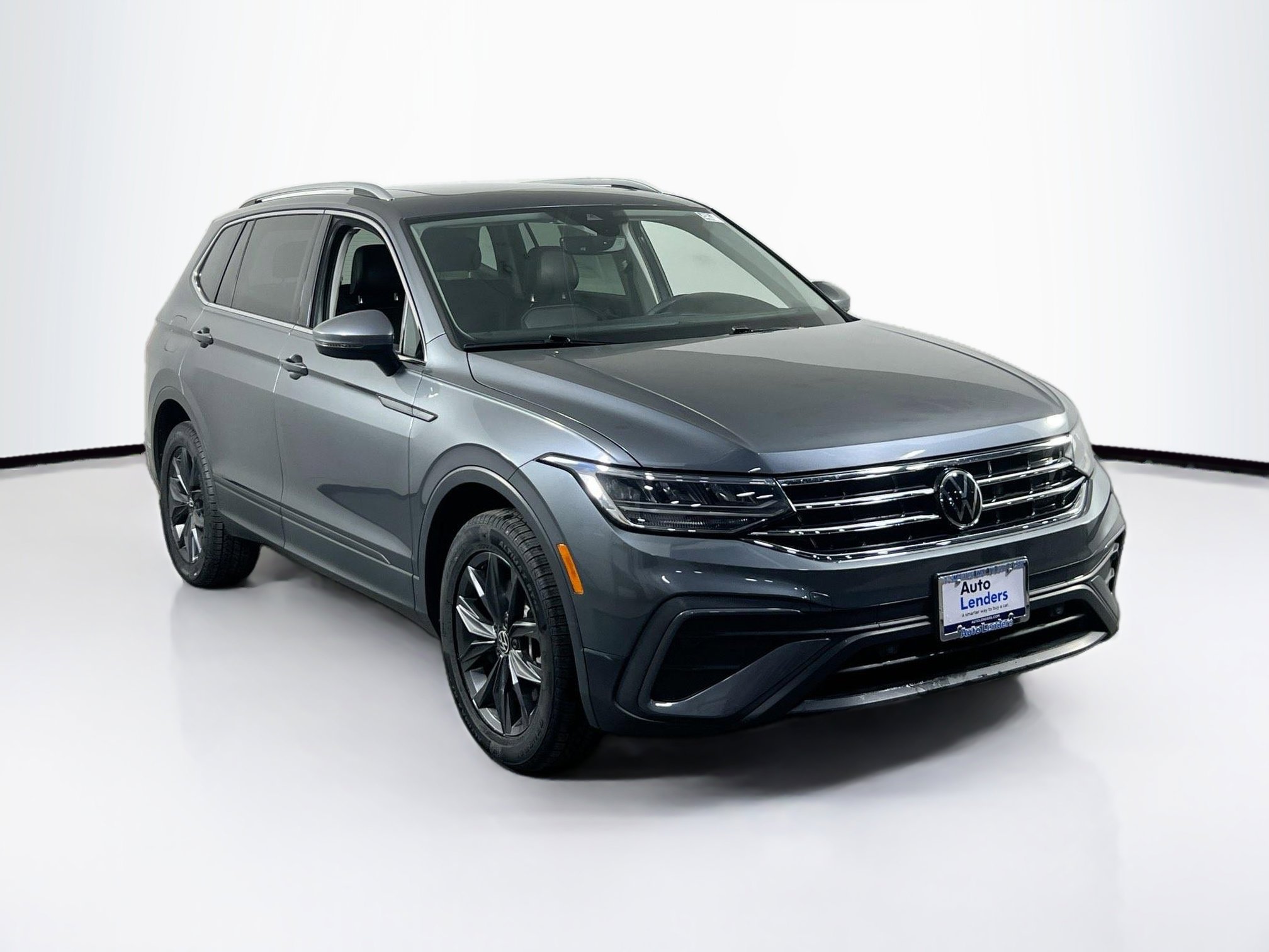 Used 2022 Volkswagen Tiguan SE image 3