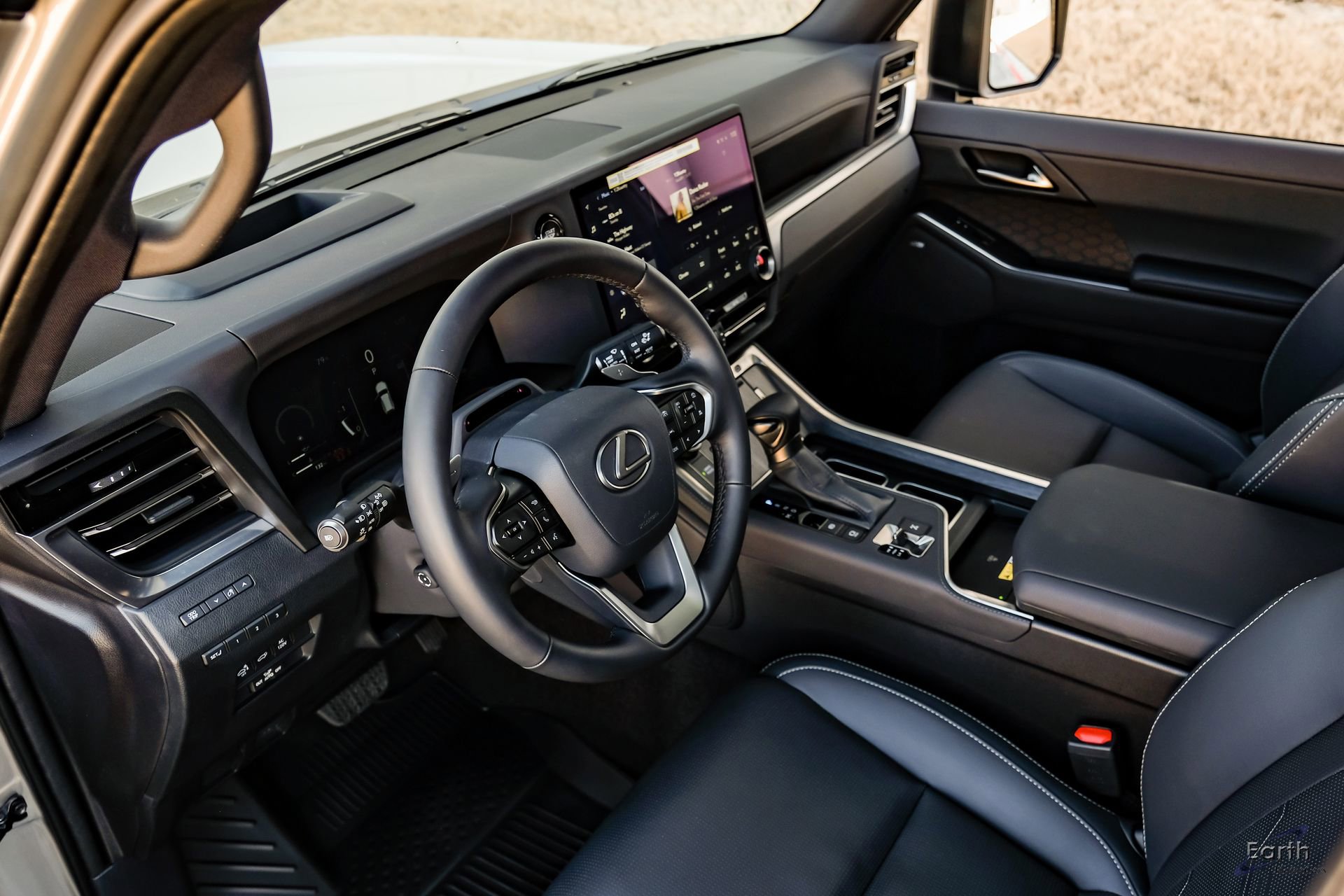 Used 2025 Lexus GX 550 550 Luxury+ HUD Traffic LIFTED w/ Accessory Package (2T) image 2