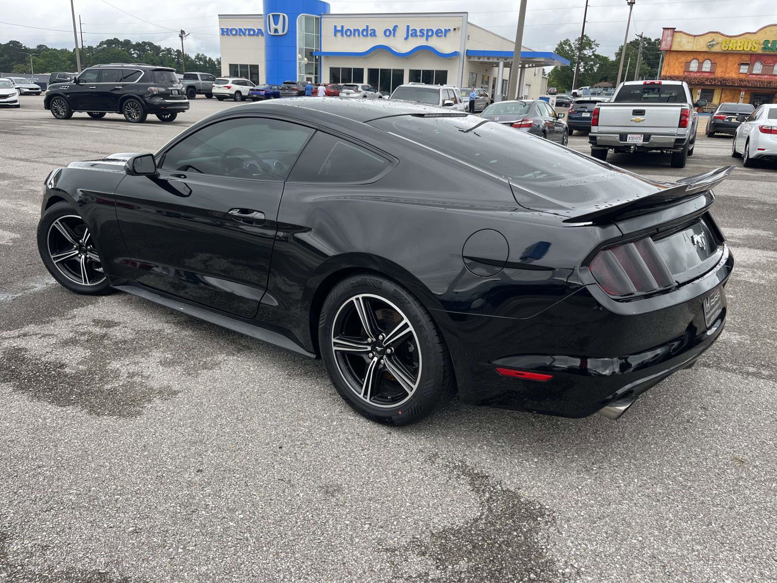 Used 2017 Ford Mustang Coupe RWD image 5