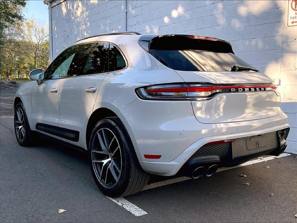 Certified 2023 Porsche Macan AWD/4WD image 3