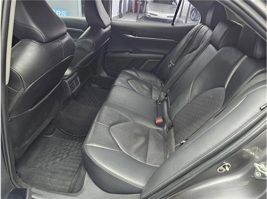 Used 2020 Toyota Camry XSE w/ Navigation Package image 11