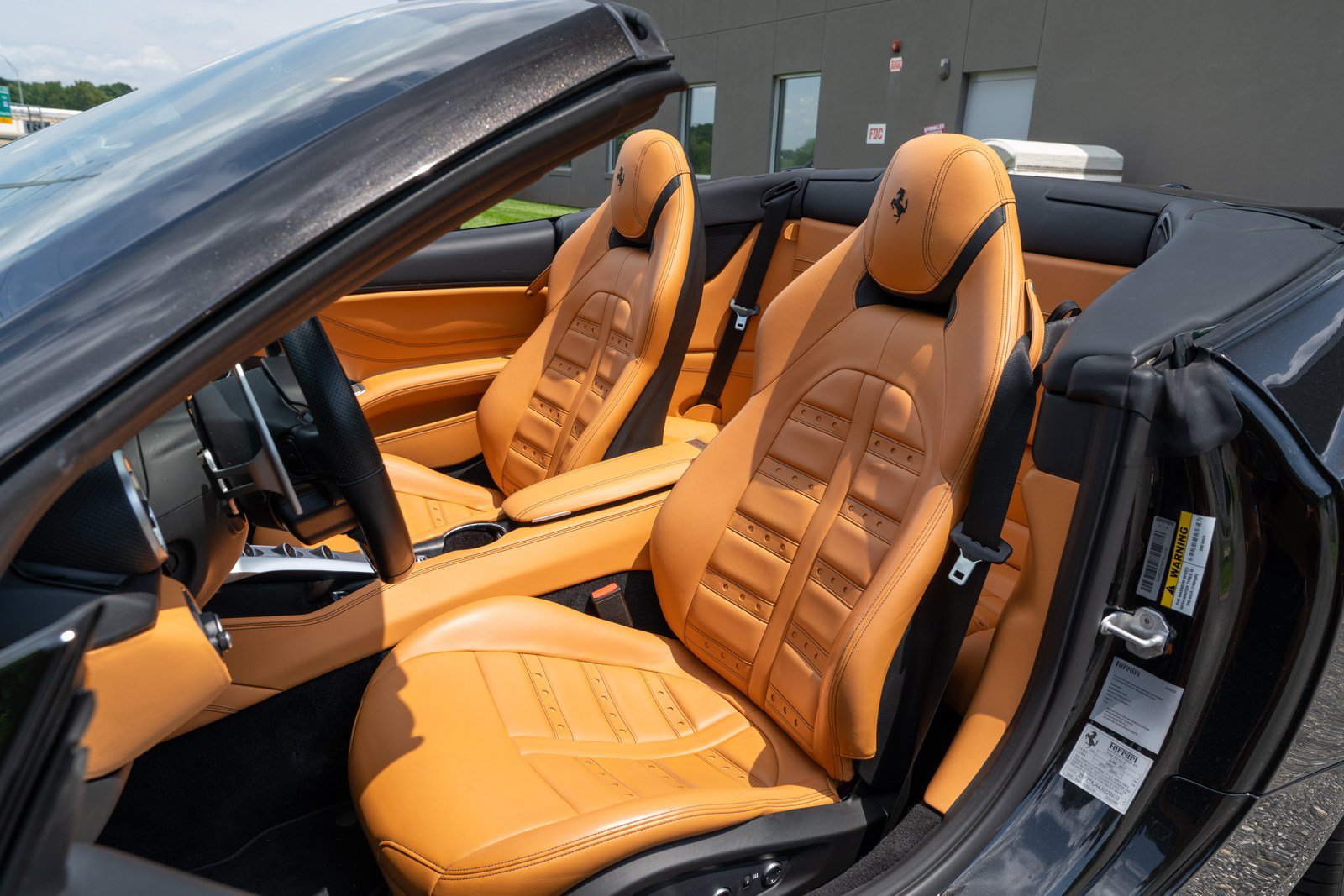 Used 2018 Ferrari California T RWD image 31