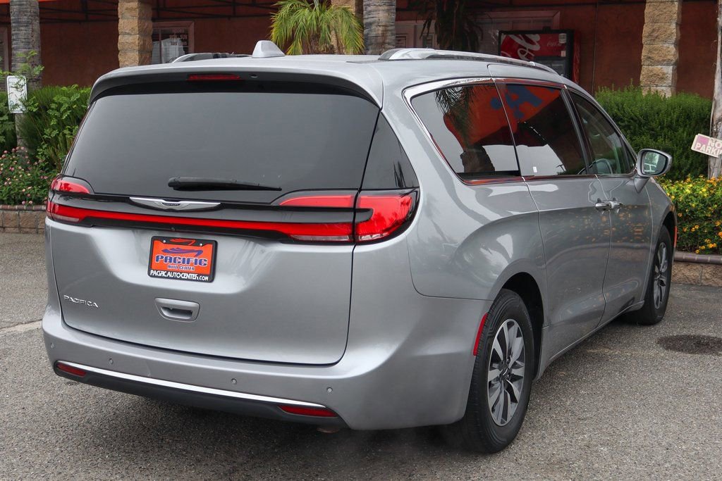 Used 2021 Chrysler Pacifica Touring-L image 9
