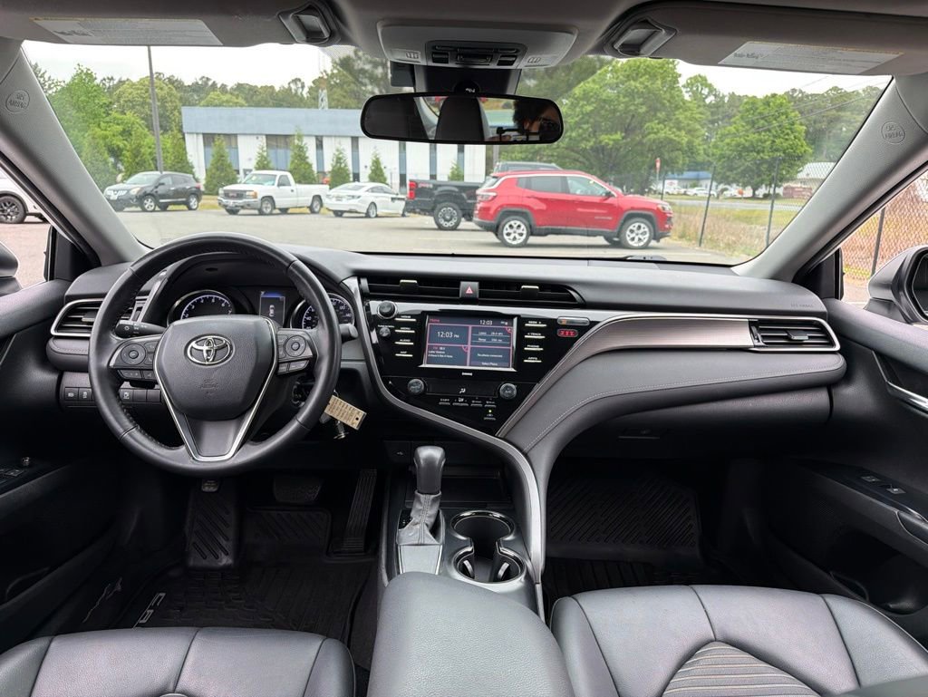 Used 2020 Toyota Camry SE FWD image 8