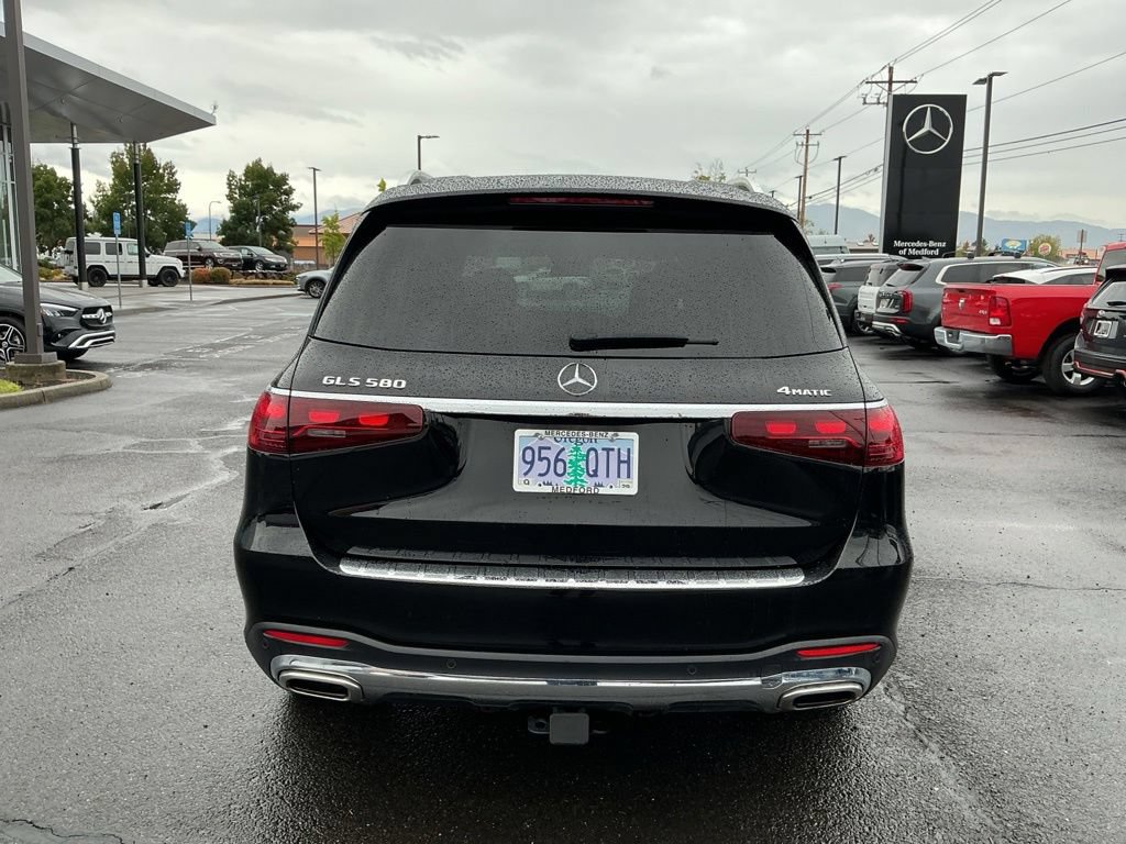 Used 2025 Mercedes-Benz GLS 580 4MATIC image 9