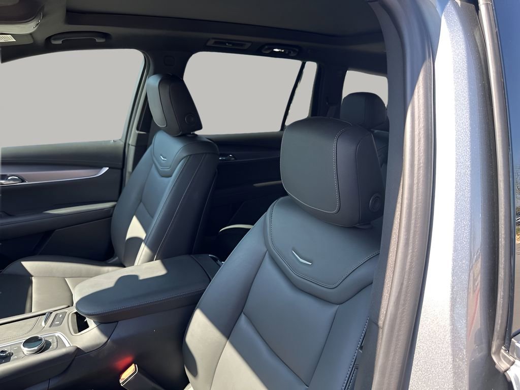 New 2025 Cadillac XT6 Luxury image 27