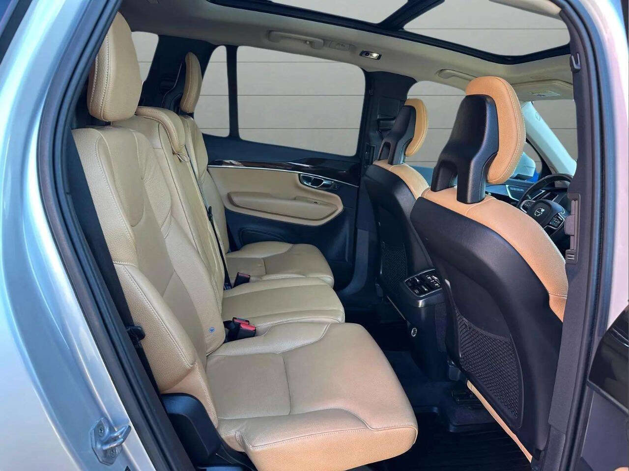 Used 2016 Volvo XC90 T6 Momentum image 10