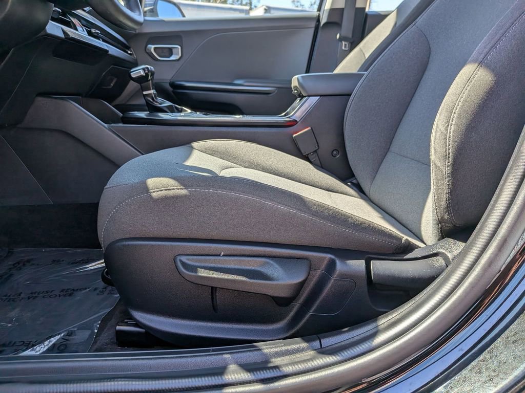 Used 2025 Kia K4 LXS image 16
