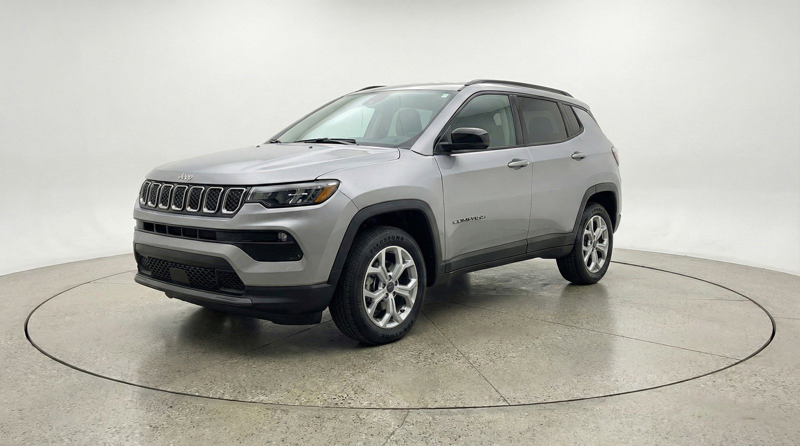Used 2025 Jeep Compass Latitude image 2