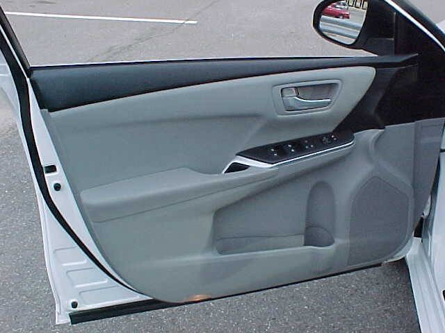 Used 2016 Toyota Camry LE image 22