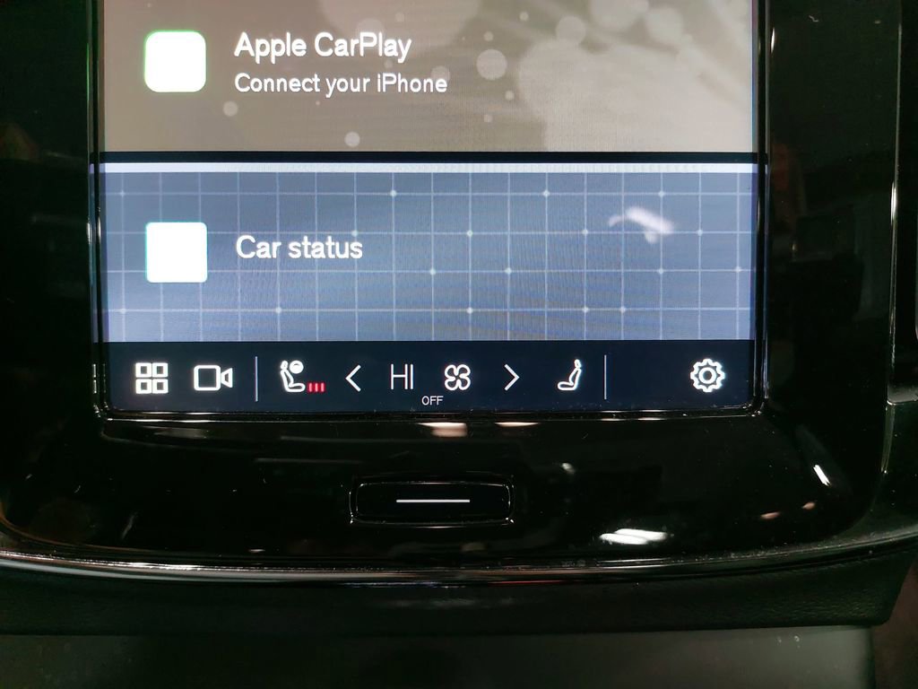 Used 2024 Volvo XC40 B5 Plus w/ Climate Package image 21