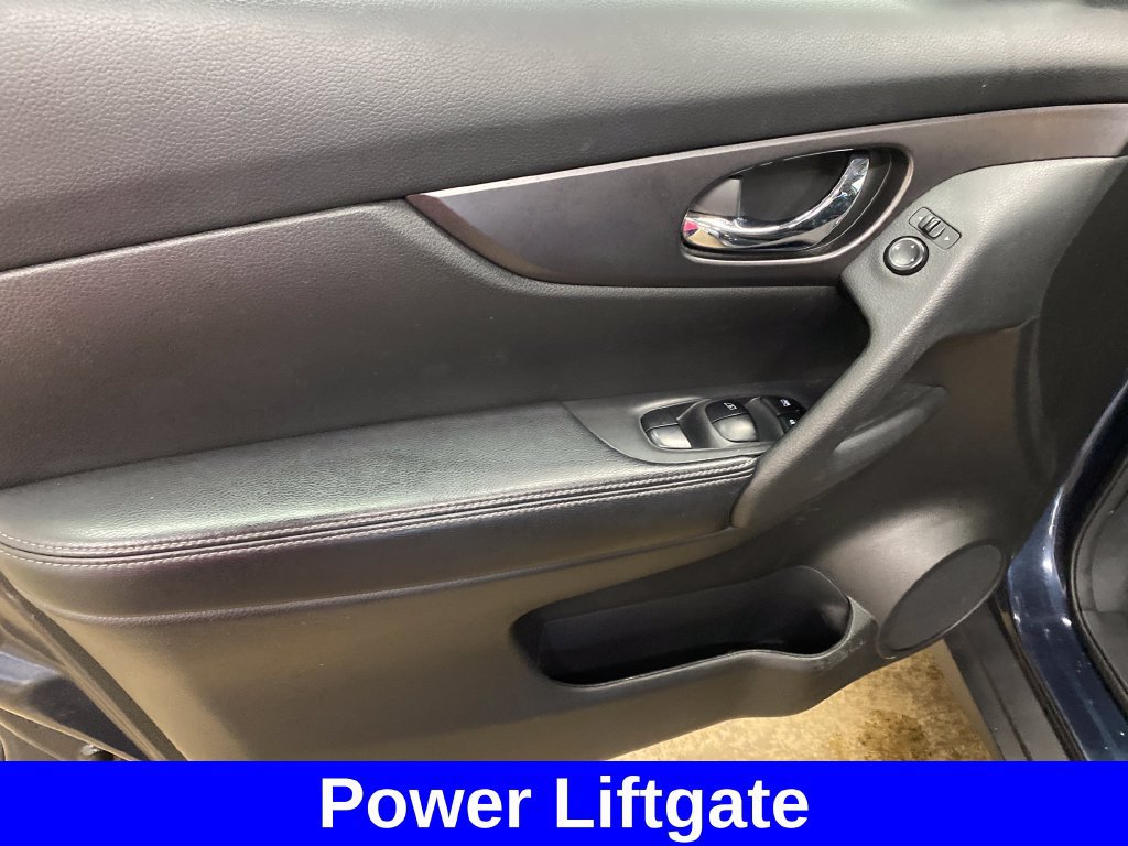 Used 2016 Nissan Rogue SV w/ SV Premium Package AWD/4WD image 9