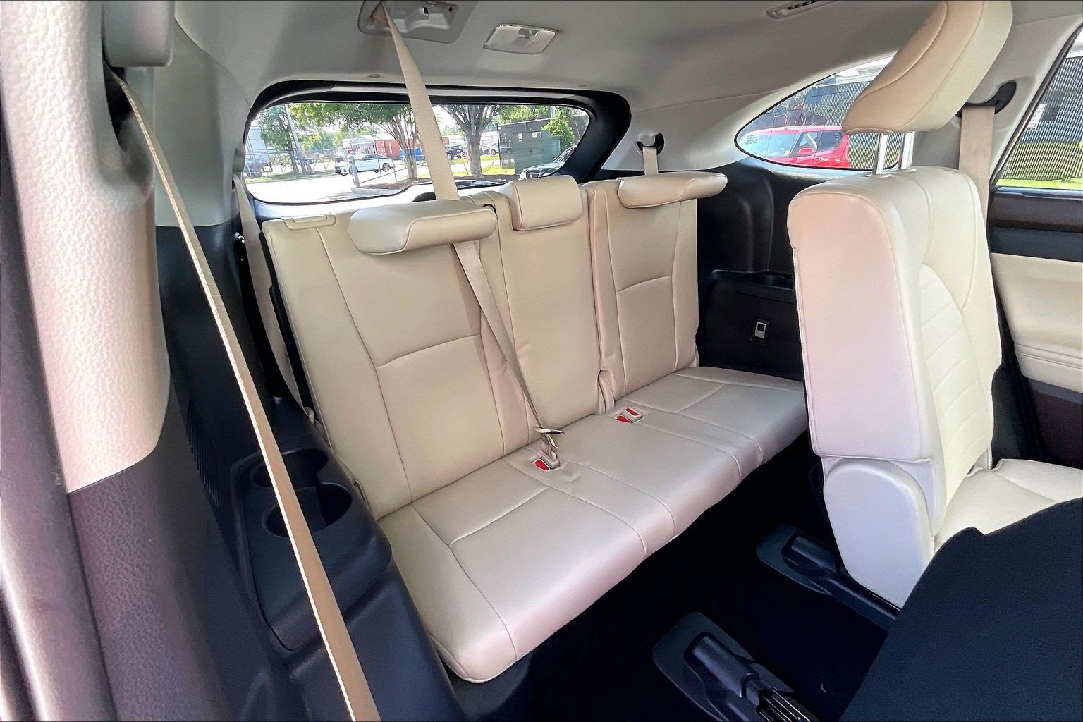 Used 2021 Toyota Highlander XLE AWD/4WD image 33