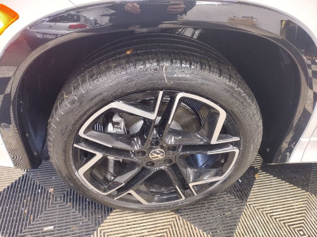 New 2026 Volkswagen Tiguan SEL R-Line image 5