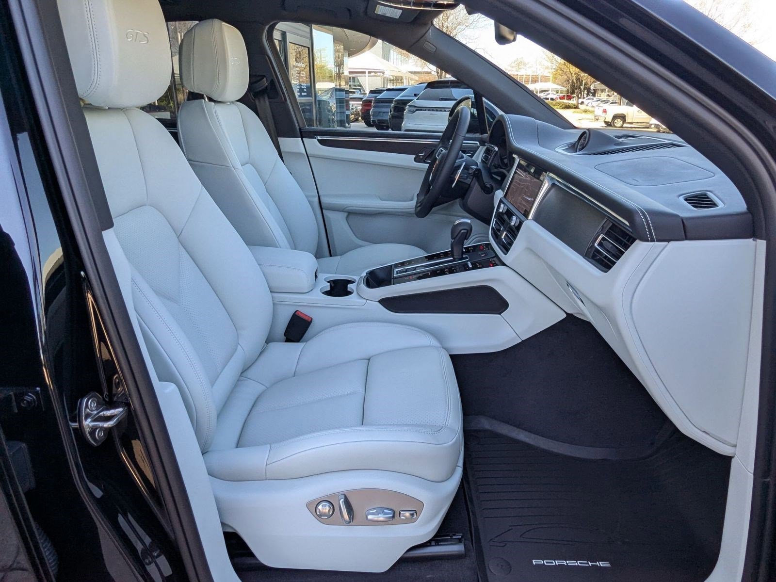 New 2026 Porsche Macan GTS image 25