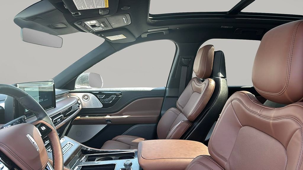 Used 2025 Lincoln Aviator Reserve w/ Equipment Group 201A image 13