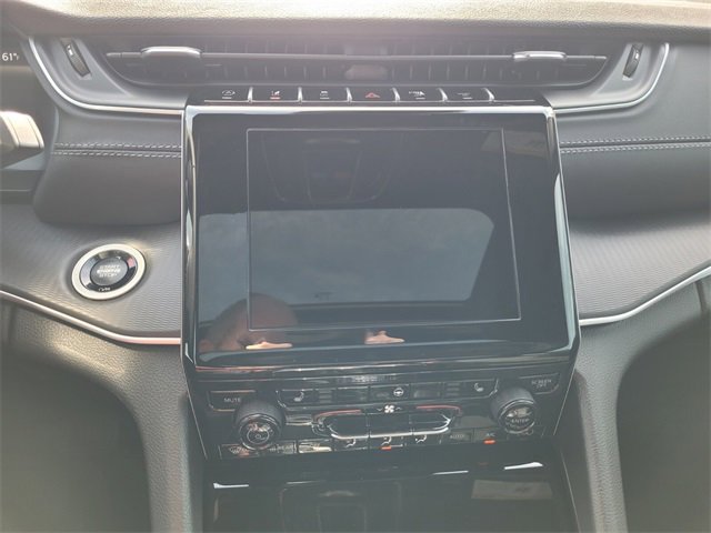 Used 2025 Jeep Grand Cherokee Altitude image 22